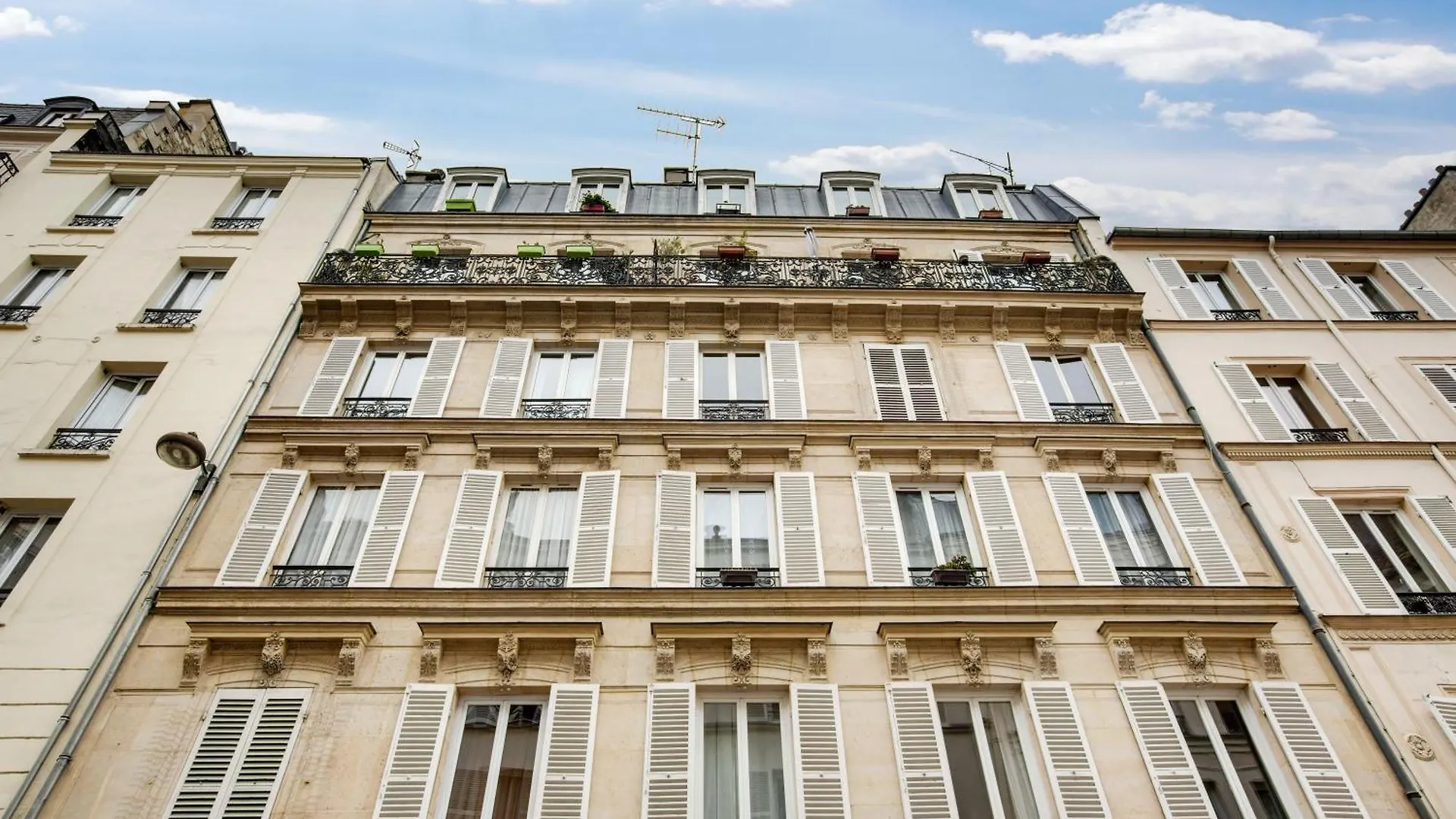 Apartment Chic With Terrace In Paris
