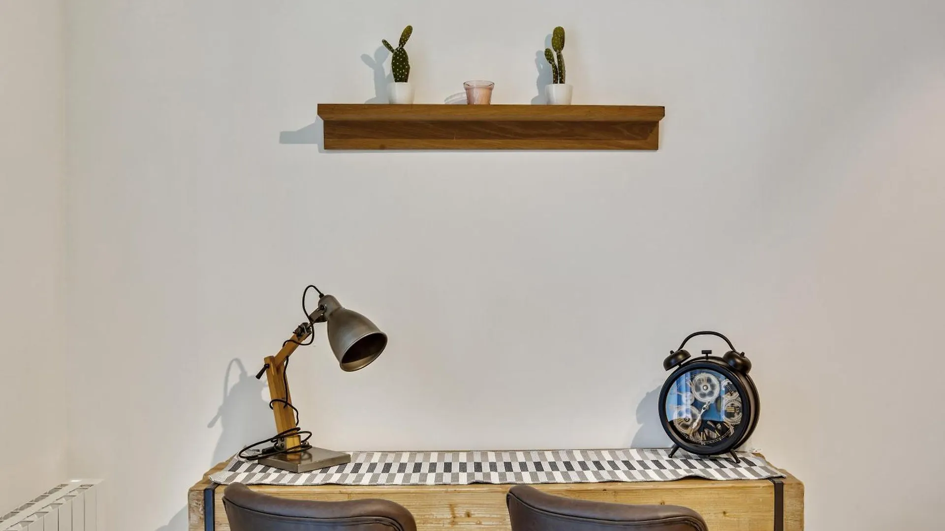 Chic With Terrace In Apartment