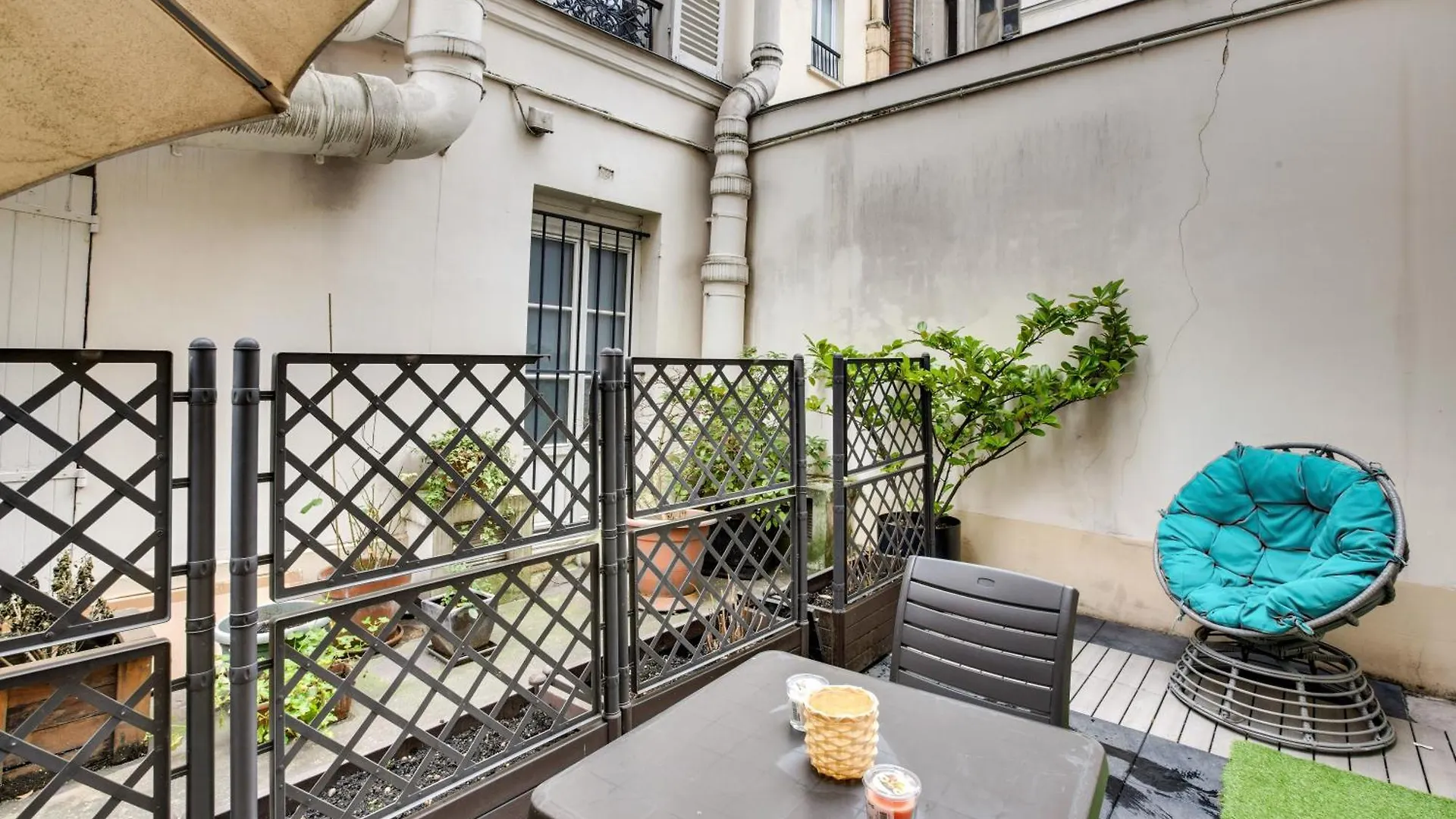 Chic With Terrace In Apartment