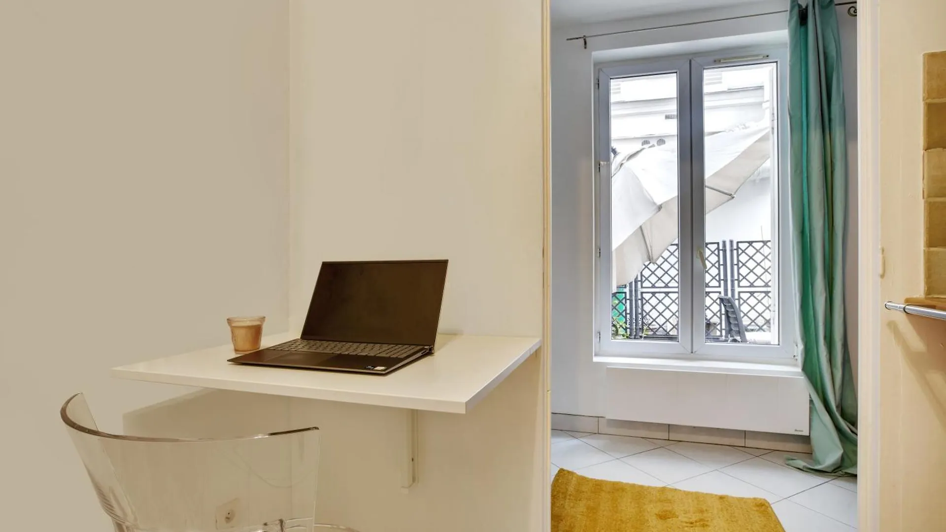 Chic With Terrace In